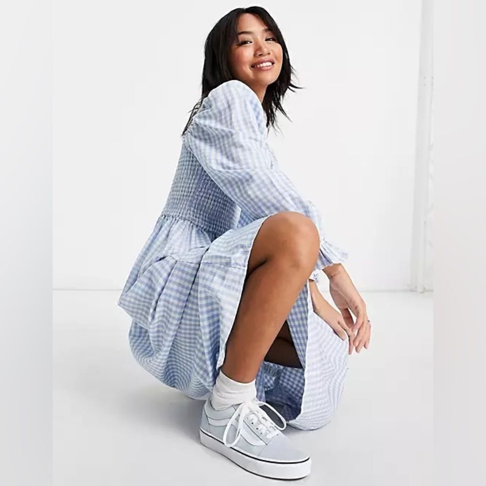 New Look Petite shirred textured midi dress in blue gingham - Picture 8 of 8